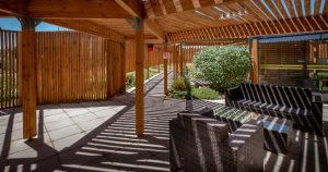 Vista exterior del Hotel en Calama, alojamiento para trabajadores mineros con ubicación estratégica cerca del aeropuerto y zonas de faena